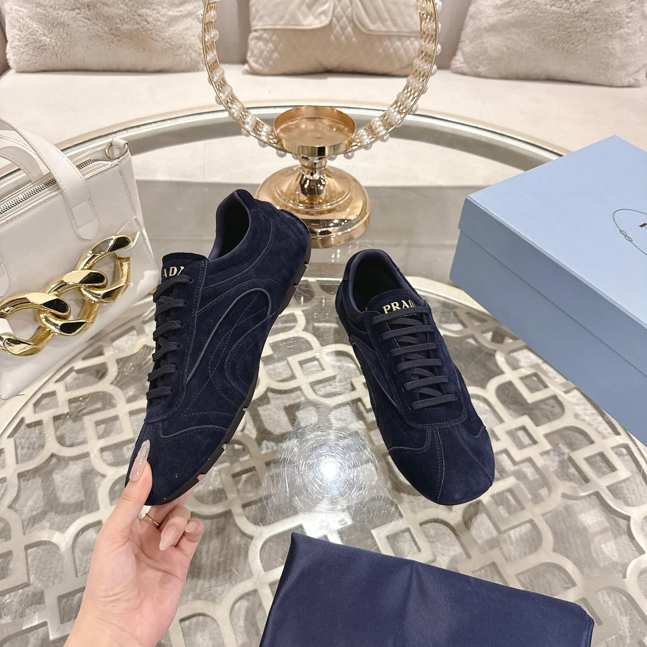 P600. PRADA for couples, casual shoes for couples, originally developed 1:1, made of high-mercerized cowhide, silk sheepskin lining, rubber outsole, comfortable and soft on the feet, size for women: 35 to 41. Male 38 to 45